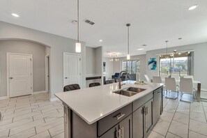 独立别墅 (Storey Lake Resort, private pool, and) | 外观