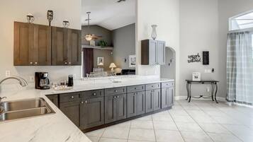 House (Amazing 4/3 house at Thousand Oaks Co) | Exterior