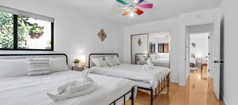 Modern 4 Bedroom Vacation home @ Castro Valley, King or Queen for all