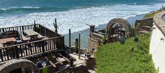Cliffside Retreat over the Pacific Ocean- Crashing waves & Spectacular Sunsets.