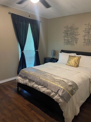 4 bedrooms, iron/ironing board, free WiFi, bed sheets