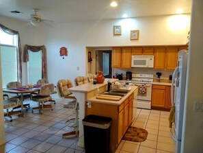 Mikrowelle, Ofen, Herdplatte, Geschirrspüler