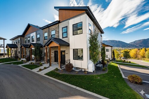 Village’s Alpine P77|Ski Getaway |Dogs & Mtn Views