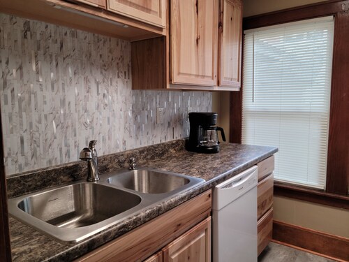 Warm & welcoming 1 bedroom apartment with patio