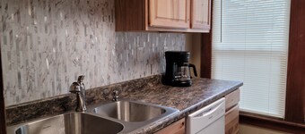 Warm & welcoming 1 bedroom apartment with patio