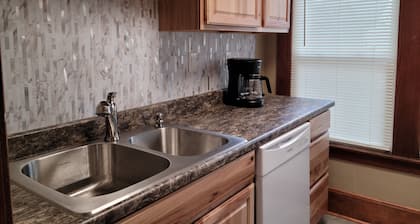 Warm & welcoming 1 bedroom apartment with patio