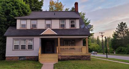 Warm & welcoming 1 bedroom apartment with patio
