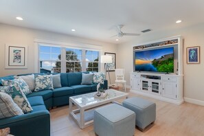 Smart TV, ping pong, books, stereo
