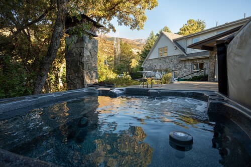 Hobbs Mill | Ski Lodge | Theater | Games | Dogs OK