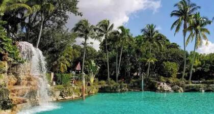 Close to Airport/Cruise Port Tropical Miami Condo
