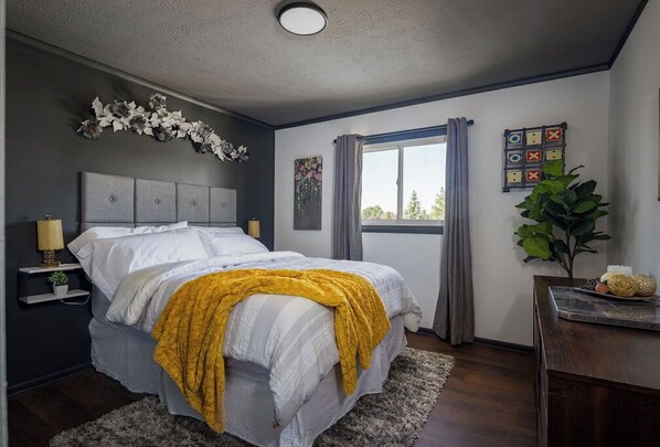 3 عدّة غرف نوم ومكتب وسرير سفر وواي فاي مجانًا