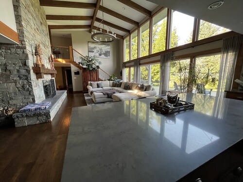 Family friendly golf course villa with hot tub, 5 min from beach