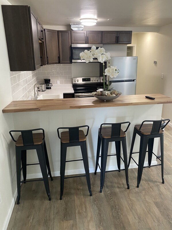 Refrigerador, microondas, horno, placa de cocina