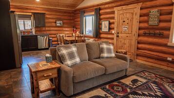 Una televisión, un futbolín