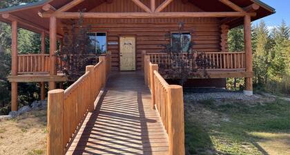 Cozy 2-Bedroom Log Cabin Retreat Near Town – Full Kitchen