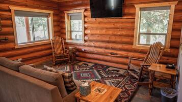 Una televisión, un futbolín