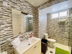 Bathtub, hair dryer, towels