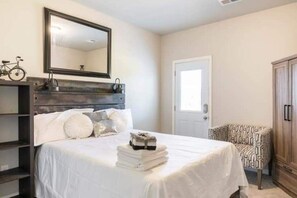 1 bedroom, iron/ironing board, free WiFi