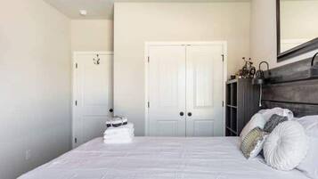 1 bedroom, iron/ironing board, free WiFi