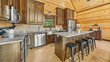 冰箱、微波炉、烤箱、炉灶