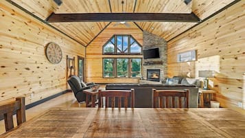 智能电视、壁炉、书