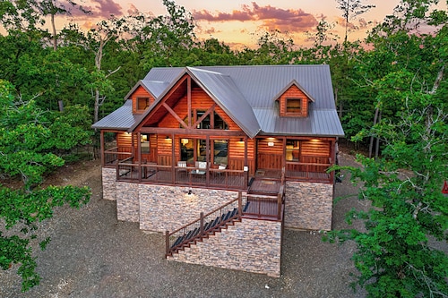 3 King Suites, Highly Rated, Wine, Charcuterie Board, Grocery Delivery, Private!