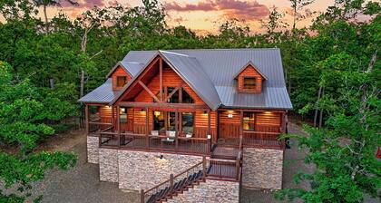 Family Retreat, 3 King Suites, Wine, Playground, Hot Tub, Fire Pit, Private!