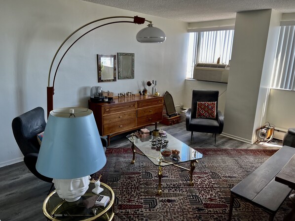Living area - Stylish 1 Bedroom at the top of the hight rise (Los Angeles)