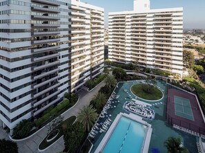 Exterior - Stylish 1 Bedroom at the top of the hight rise (Los Angeles)