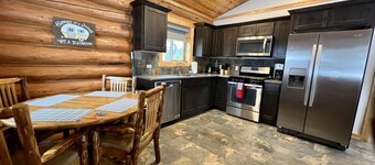 1BD, 1BA Full Kitchen, WiFi, TV, Sleeps 4