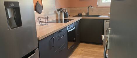 Oven, stovetop, coffee/tea maker, electric kettle