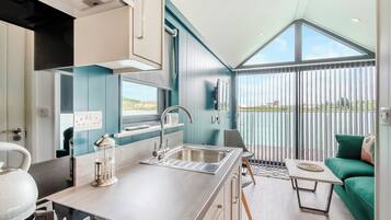 Fridge, oven, stovetop, toaster