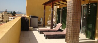 Spacious apartment with very large balcony close to all amenities