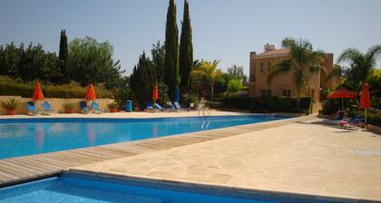 Spacious apartment with very large balcony close to all amenities