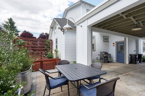 Unclassified image, 3 of 26, button