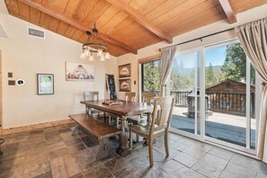 Dining - Hot Tub & Pet Friendly Bass Lake 3/2 Slps 9 (Bass Lake)