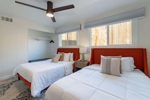 7 Schlafzimmer, Bügeleisen/Bügelbrett, Reisekinderbett, WLAN