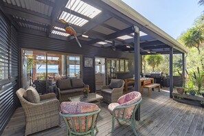 Outdoor dining - Coastal Hideaway - Three-story home providing every room with Sea views and all-day sun (Nelson)
