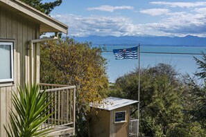 Property grounds - Coastal Hideaway - Three-story home providing every room with Sea views and all-day sun (Nelson)