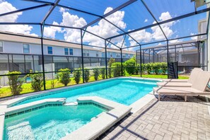 Maison, Plusieurs lits (Vikram's Stylish Windsor at Westside ) | Piscine | Piscine extérieure