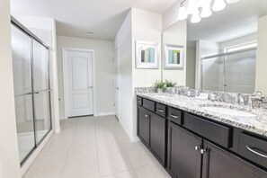 House, Multiple Beds (Vikram's Stylish Windsor at Westside ) | 5 bedrooms, free WiFi, bed sheets - Vikram's Stylish Windsor at Westside Home (Kissimmee)