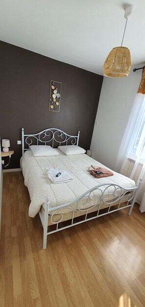 2 bedrooms, iron/ironing board, travel crib, free WiFi