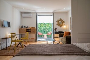 1 slaapkamer, een strijkplank/strijkijzer, wifi, beddengoed