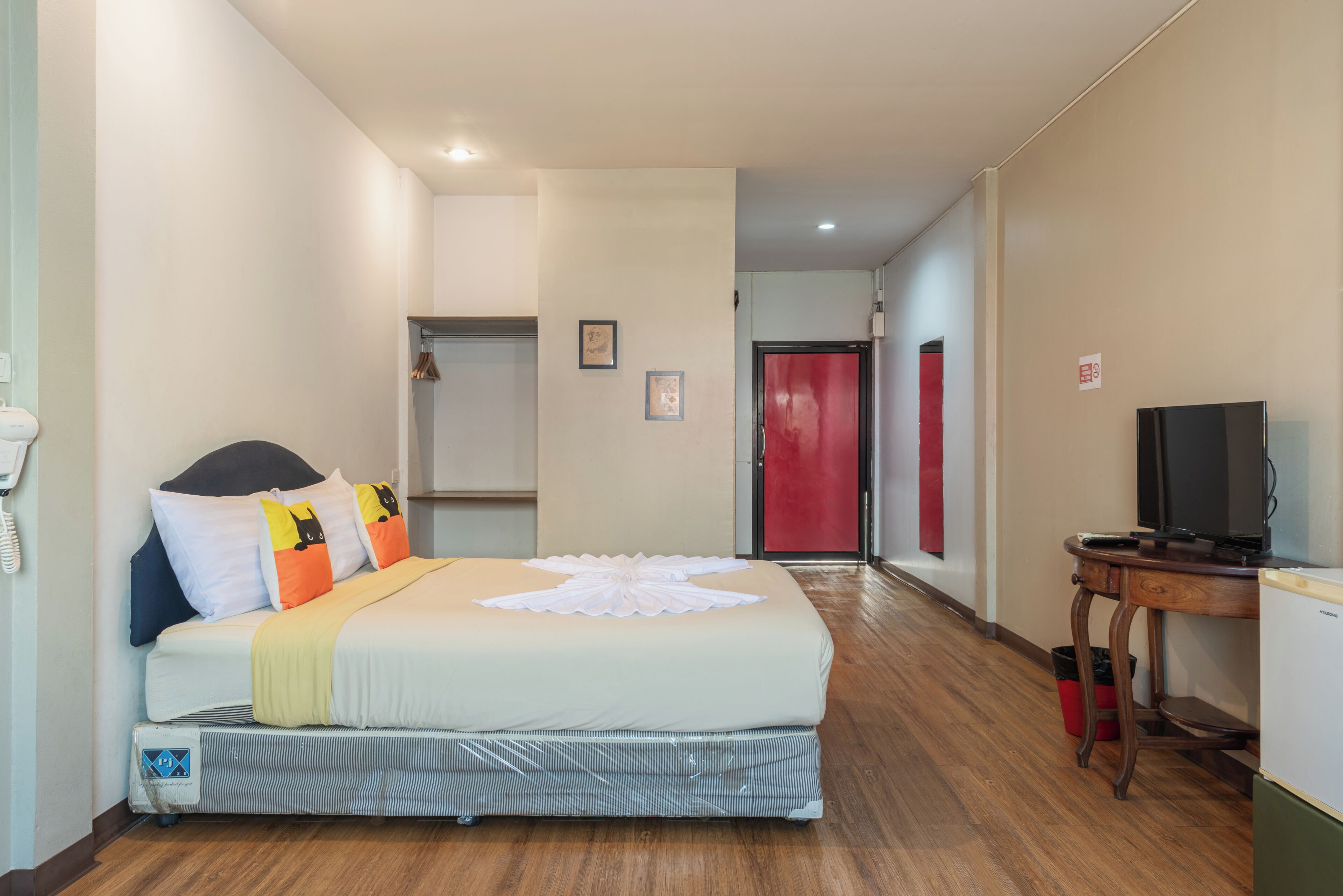 Basic Triple Room, 1 King Bed with Sofa bed, Non Smoking