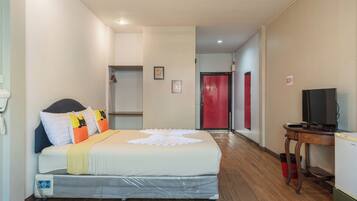 Basic Triple Room, 1 King Bed with Sofa bed, Non Smoking