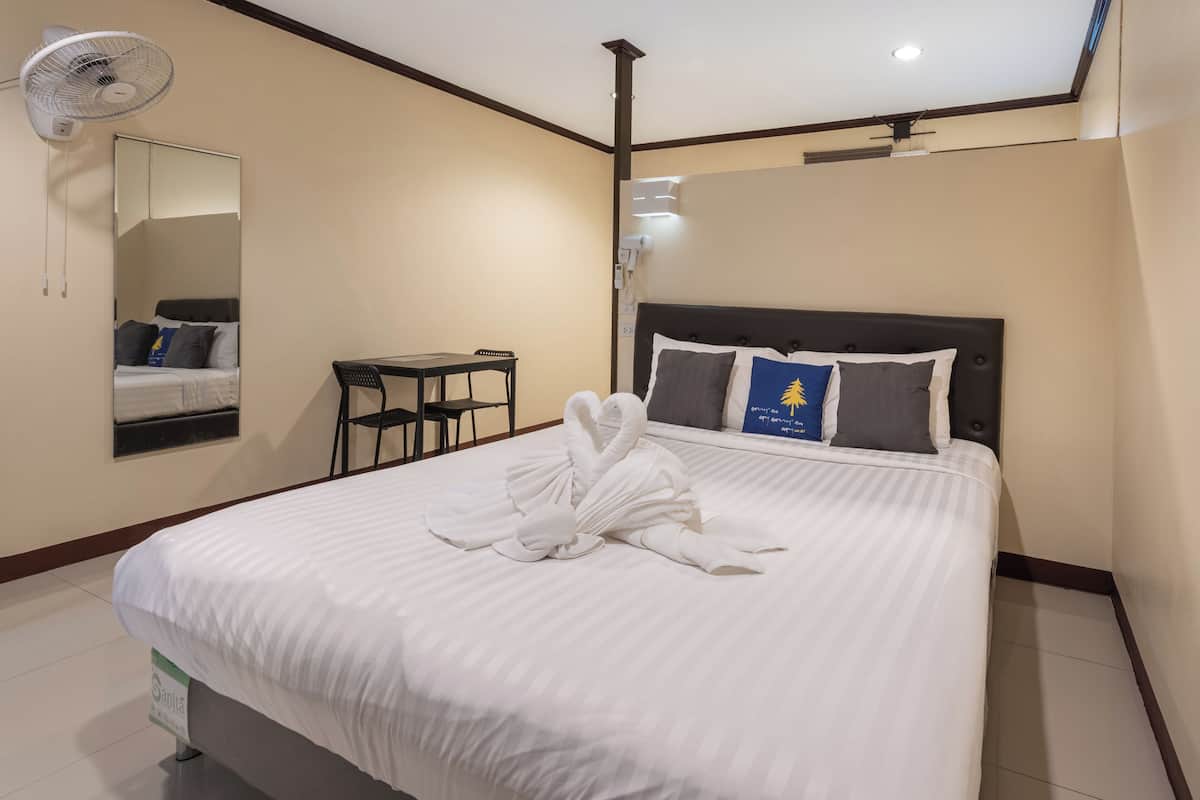 Quarto casal superior | Roupas de cama premium, camas com colchões pillow-top, cortinas blackout