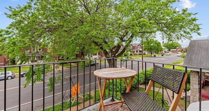 Spacious 2 BR Balcony Hideaway
