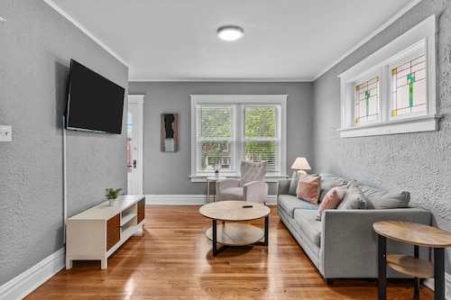 Spacious 2 BR Balcony Hideaway