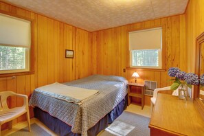 2 soverom, skrivebord og internettilgang