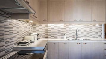 House, Multiple Beds | Private kitchen | Fridge, oven, stovetop, dishwasher